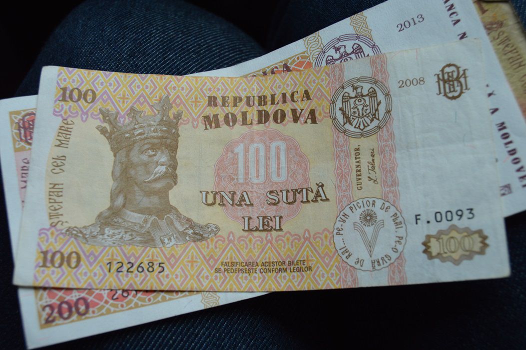Peste un miliard de lei au fost recuperaţi, până acum, de la cele trei bănci lichidate