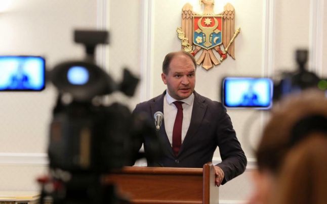 Preşedinţia îşi exprimă indignarea faţă de o nouă interdicţie faţă de doi jurnalişti ruşi. 