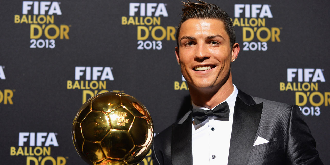 Ronaldo a scos la licitație o Minge de Aur. Câți bani a primit