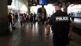 В результате нападения пострадали по меньшей мере 3 человека.