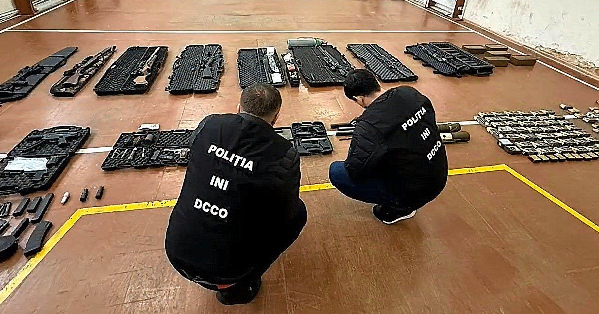 Captură record de arme și muniții în Capitală: Patru persoane au fost reținute.