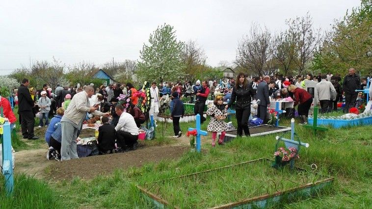 Столичные власти напомнили, что на Радоницу кладбища будут закрыты.