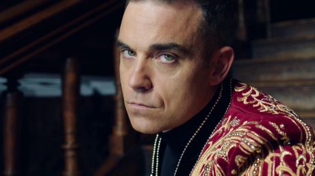 Cântăreţul Robbie Williams a fost acuzat de "rasism" de o parte a presei din Rusia. Foto: musicnews1.org