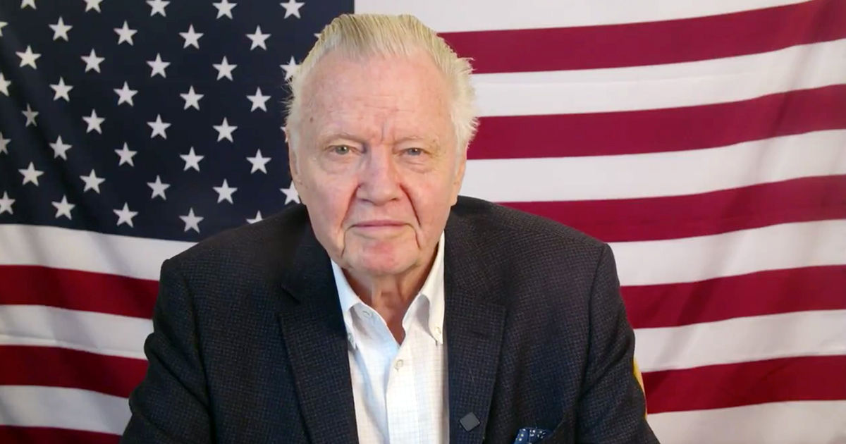  Actorul Jon Voight este coautorul unui plan pentru salvarea Hollywoodului.