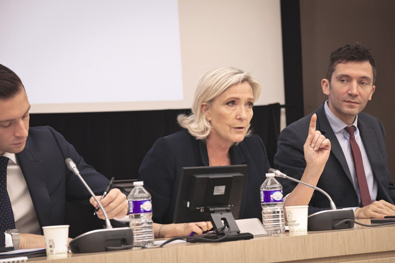 Procuratura din Paris a cerut o sentință de cinci ani de închisoare pentru Marine Le Pen.