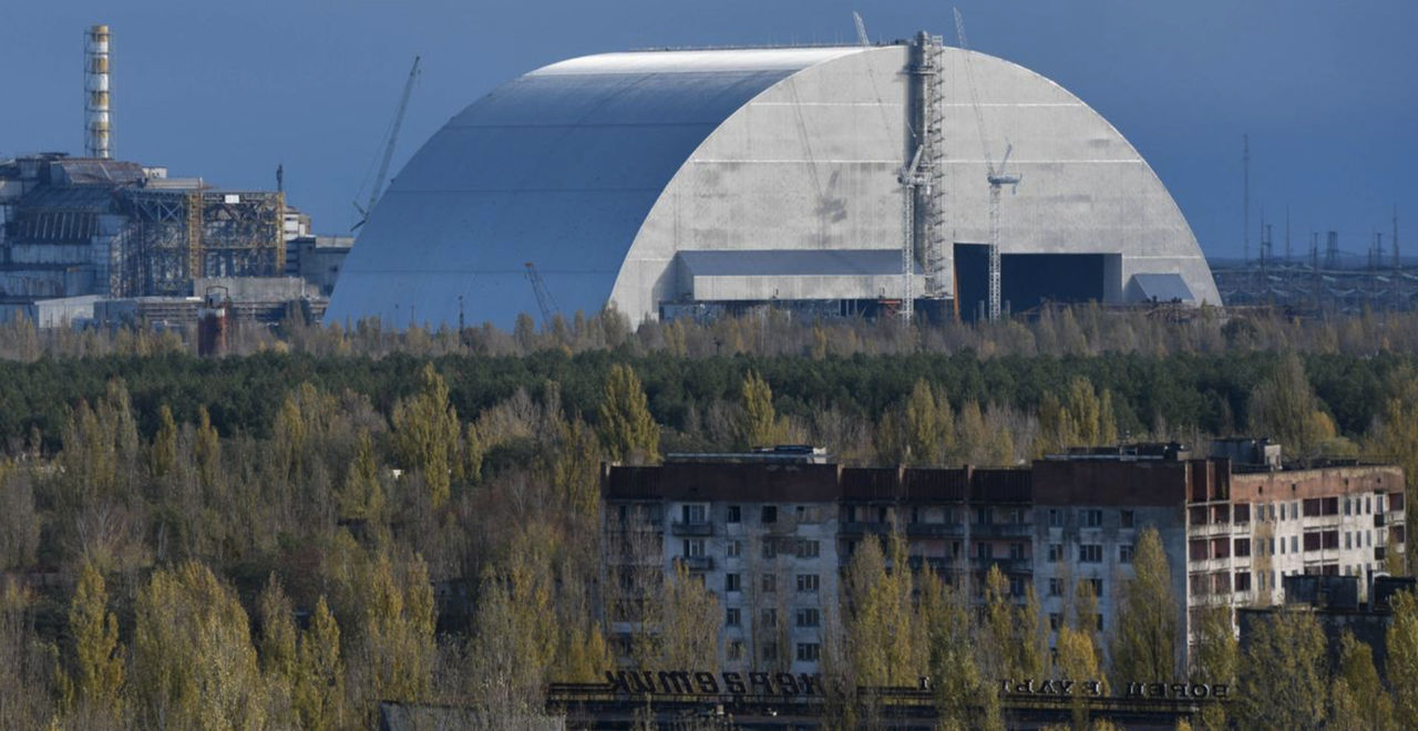 Greenpeace: Prăbușirea sarcofagului centralei nucleare de la Cernobîl amenință cu eliberarea prafului radioactiv.