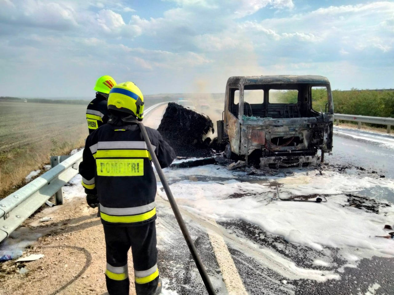 На объездной дороге Комрата загорелся грузовик.