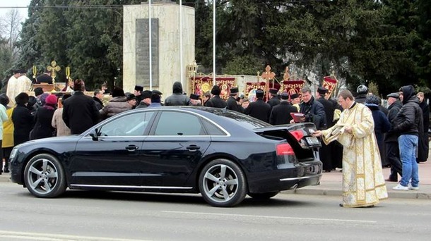 В Тырговиште за сдачу экзамена на авто права платят архиепископству.