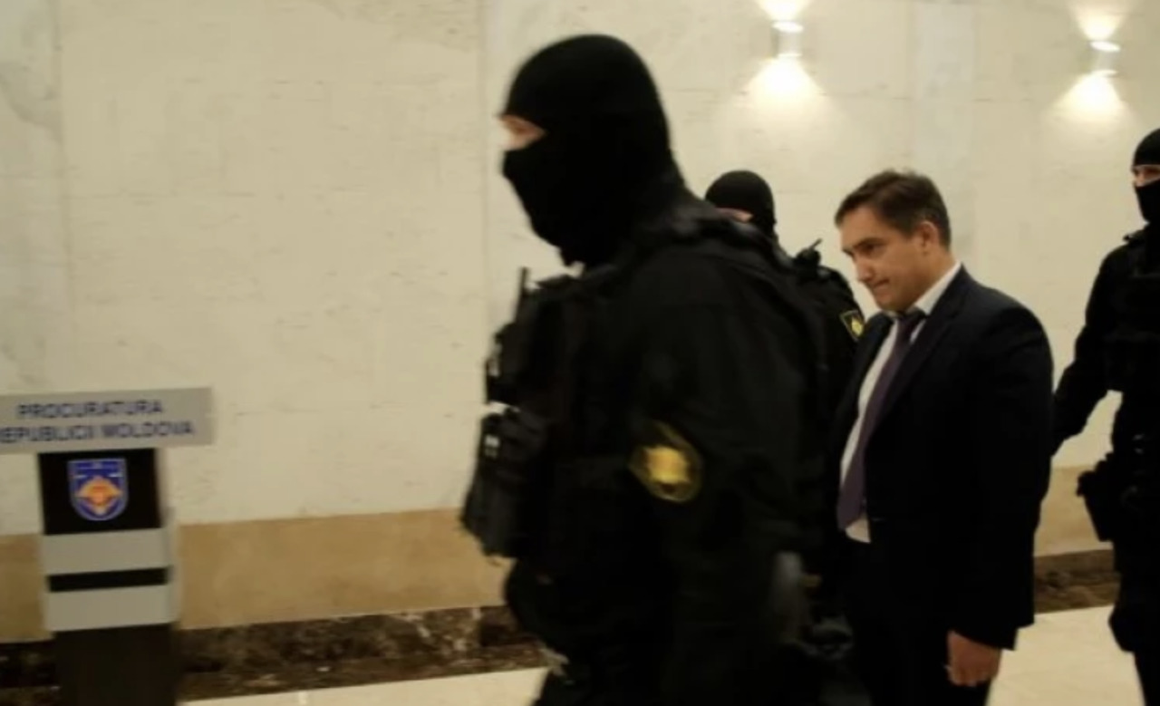 Выяснилось, что нашла прокуратура в кабинете и дома у Стояногло.
