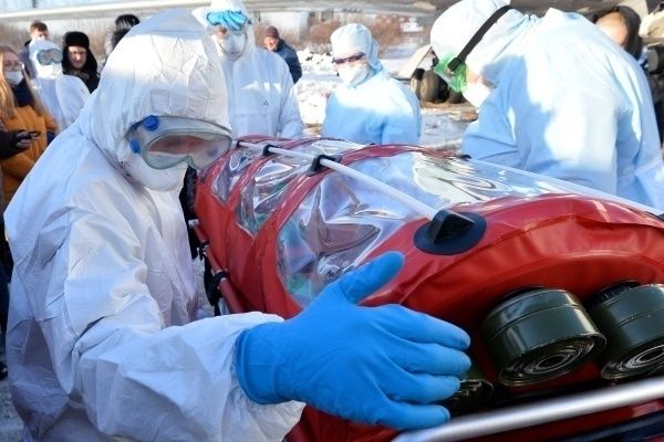 Детали о заболевших в Африке Озеров разглашать не стал.