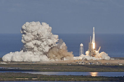 «Роскосмос» посчитал запуск Falcon Heavy рекламой Tesla.