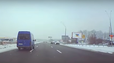 Под Киевом минивэн с детьми протаранил внедорожник.