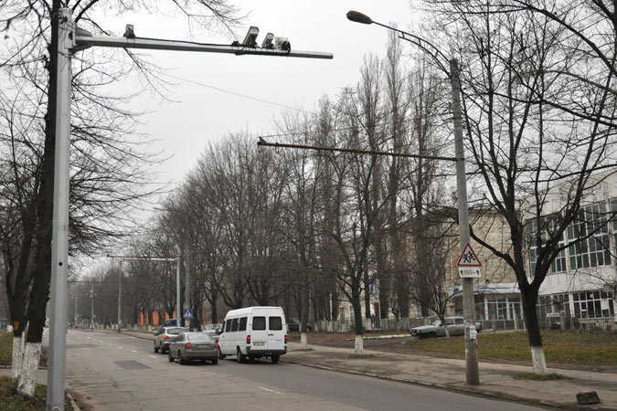 "Камеры установлены, где угодно, но не самых опасных участках дорог в столице, где случаются ДТП и гибнут люди", - считает Нагачевский.