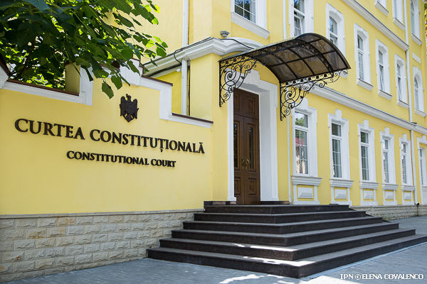 Эксперт Ион Тэбырцэ считает, что глава государства в настоящее время выступает скорее политически, чем институционально.