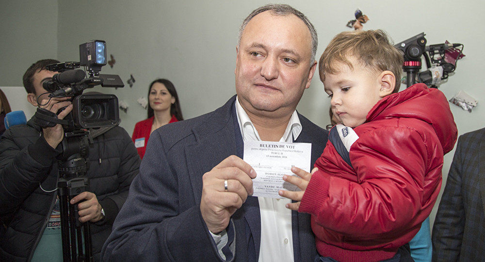 După ce Curtea Constituțională a validat mandatul de președinte al lui Igor Dodon. Foto: Sputnik / MIROSLAV ROTARI   