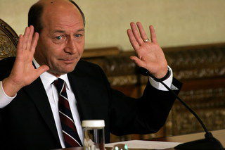 Traian Băsescu, lui Iohannis: Jucaţi Domnule Preşedinte! Cred că merită.