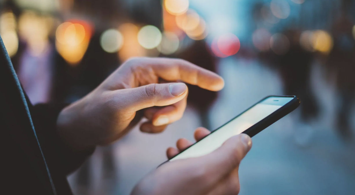 Studiu: Telefoanele mobile, asociate cu un risc crescut de boli cardiace.