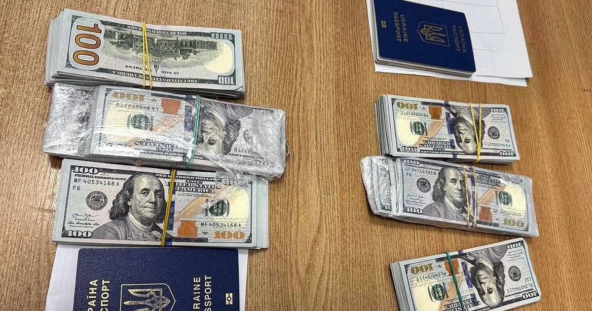 Două ucrainence, amendate în România pentru tentativă de a introduce ilegal 60.000 de dolari.