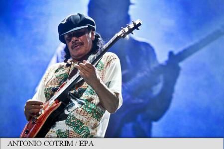 Muzicianul Carlos Santana împlinește 70 de ani.