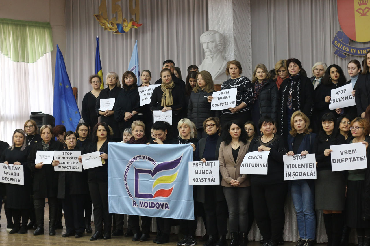 Profesorii amenință cu proteste din cauza majorărilor salariale mici în proiectul pentru 2025.