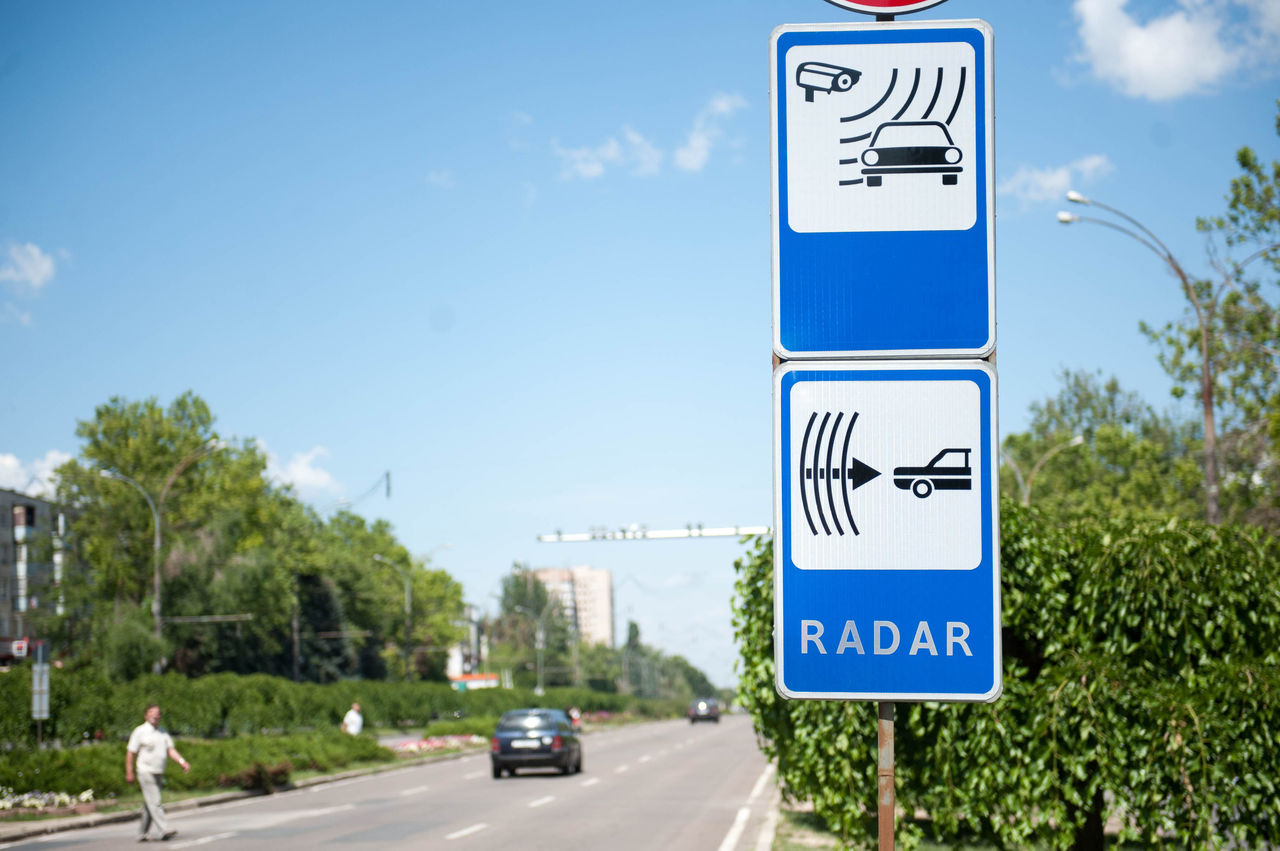 Служба InfoTrafic призывает водителей адаптировать скорость движения согласно предписаниям ПДД.