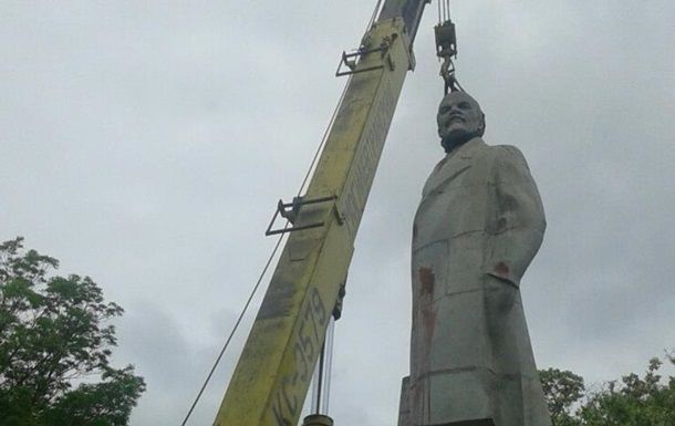 Под Одессой нашли уцелевшие памятники Ленину.