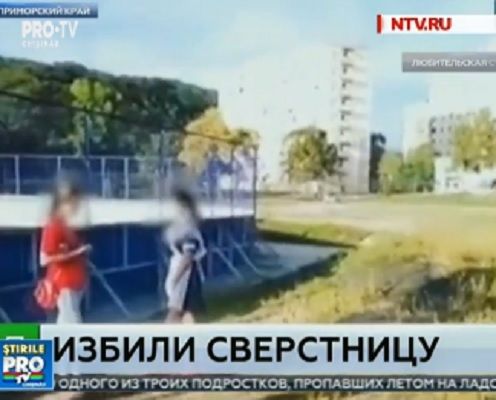 O fetiță a fost bătută de o colegă, chiar sub privirile altor copii.