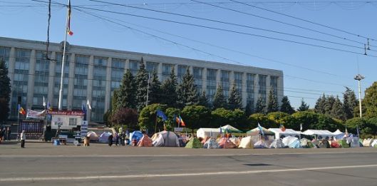 Şapte ani după gratii pentru că a venit cu o grenadă în PMAN. Foto: trm.md
