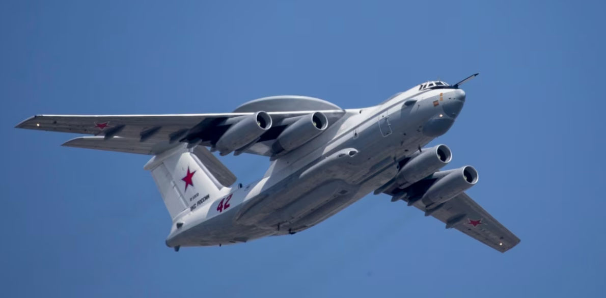 ГУР: Российский самолет А-50 сбили ракетой комплекса С-200.