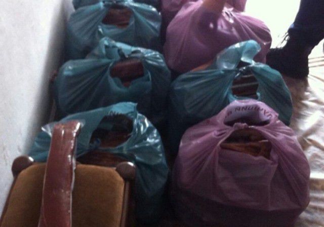 În timpul controlului, oamenii legii au depistat în unitatea de transport 200 de kg de carne afumată, în valoare de 30.000 de lei. Foto: igp.gov.md