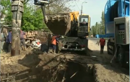 Минувшей ночью на улице Узинелор лопнула труба. 