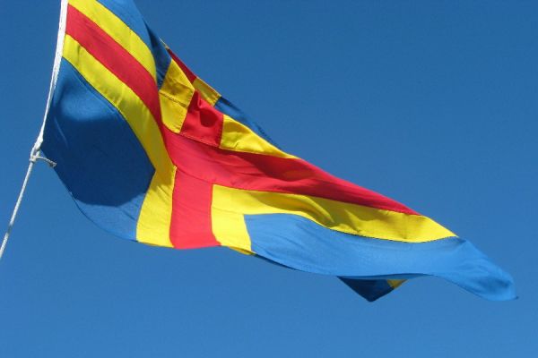 Гагаузия и Аландские острова приобрели статус автономии мирным путём.