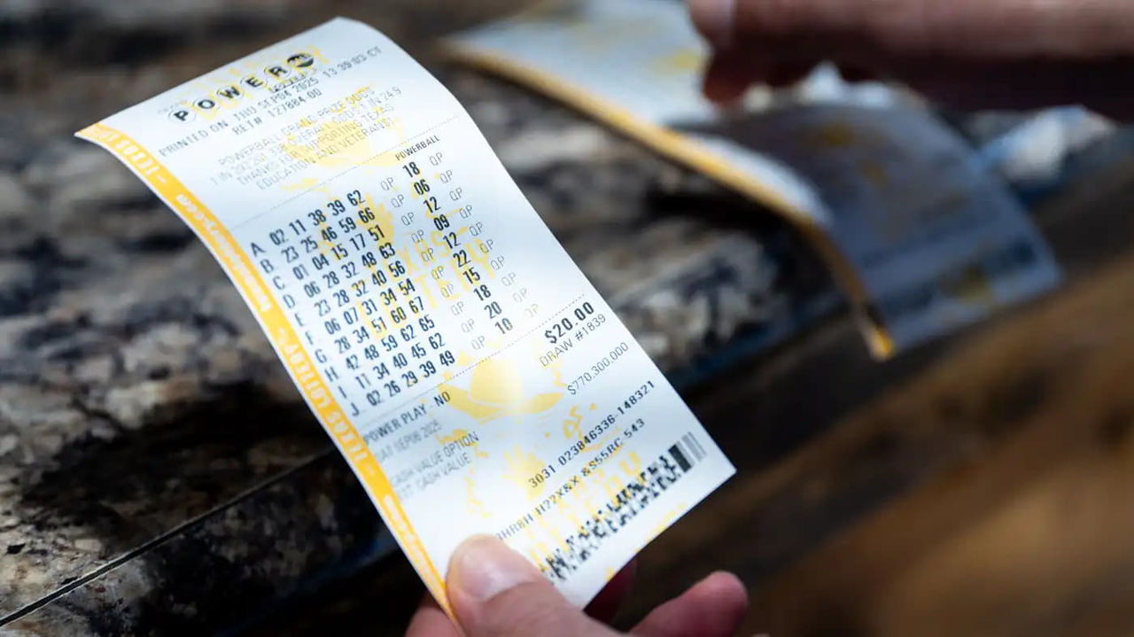 В Испании посадили продавца лотереи, обманувшего победителя джекпота.