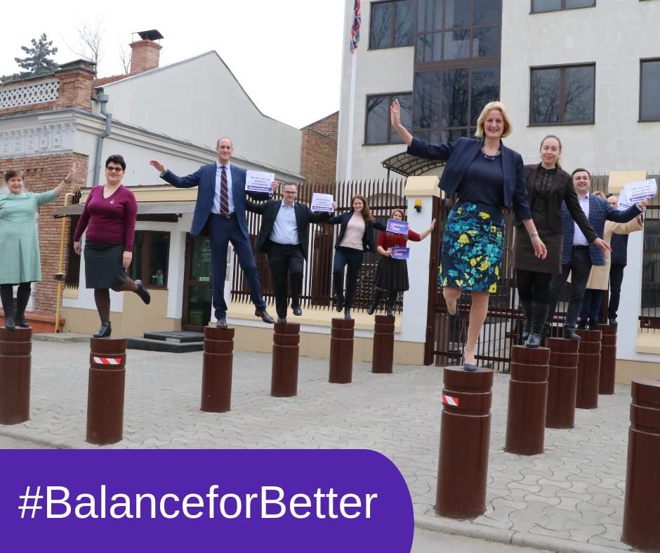Таким образом, они присоединились к движению #BalanceForBetter.