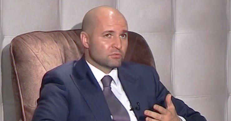 Депутат от ДПМ, экс-министр юстиции Владимир Чеботарь.