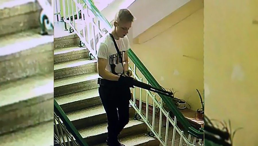 После нападения юноша покончил с собой в библиотеке колледжа. 
