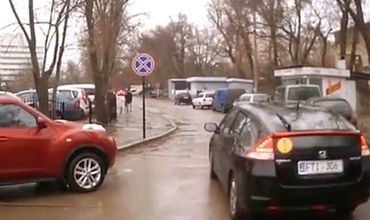 Женщину оштрафовали за отказ уступить дорогу машине скорой помощи.