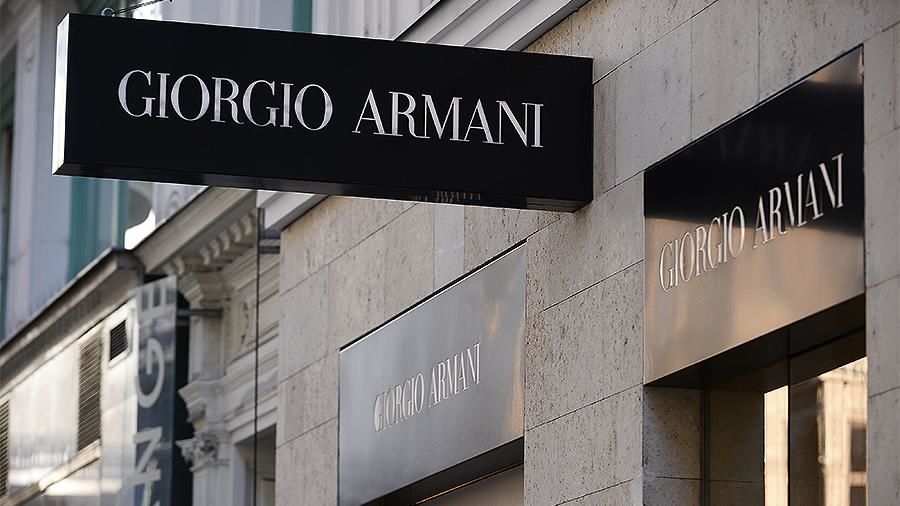Дом моды Armani будет шить одноразовые халаты для медиков Италии.
