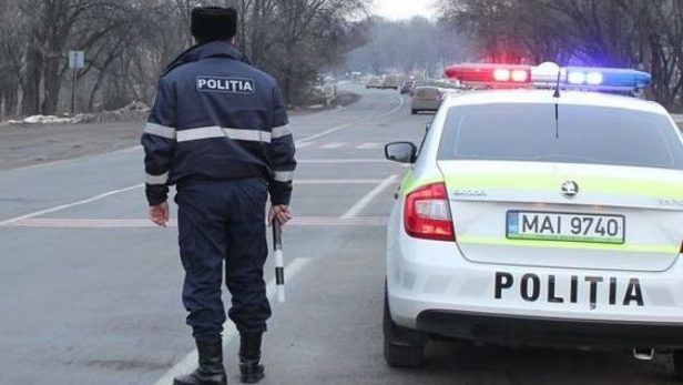За ситуацией на дорогах страны следят более 200 полицейских.