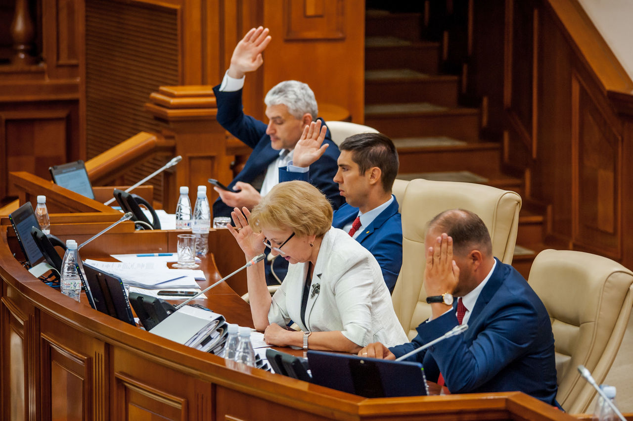Молдавский парламент отказался от пластиковых бутылок.