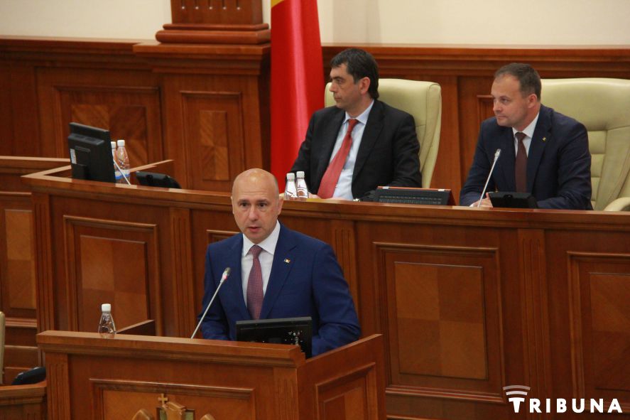 За отставку нынешнего кабмина проголосовали 30 парламентариев  из требуемых 51 депутата. Фото: tribuna.md