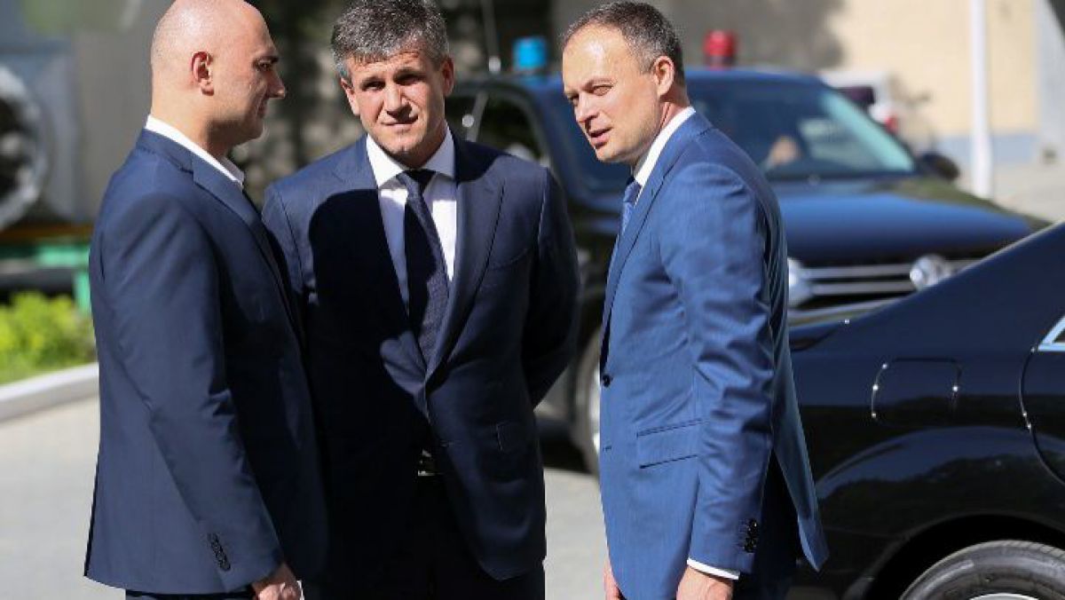 Депутаты единогласно уволили главу СИБ Василе Ботнаря.