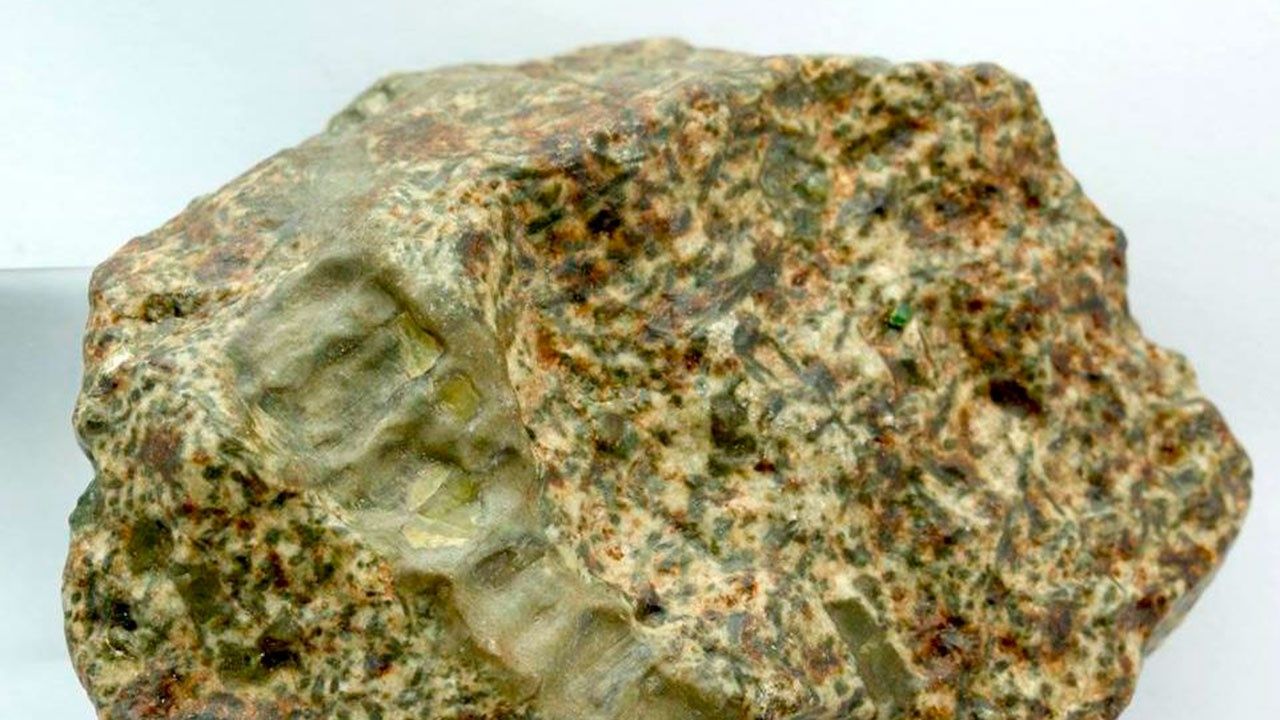 В пустыне Сахара нашли осколок древней планеты старше Земли.