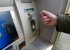 Suspectul ar fi furat două dispozitive de copiere a datelor de pe cardurile bancare. Foto: immediato.net