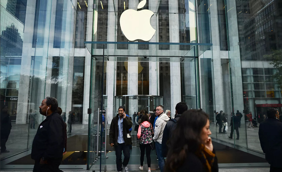 Apple заново открыла около ста магазинов по всему миру.