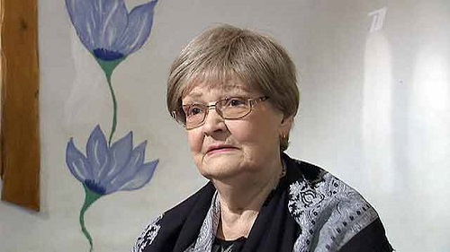 Вдова Леонида Гайдая Нина Гребешкова с трудом передвигается по квартире.
