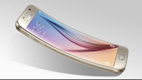 Poţi accesa aplicaţiile preferate, contactele, ştirile şi chiar poţi crea scurtături precum crearea unui mesaj text chiar de pe marginea ecranului curbat al Galaxy S7 Edge.