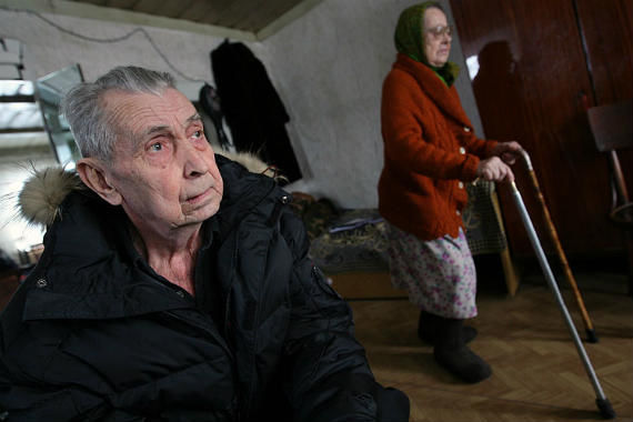 По данным исследования, женщины живут дольше мужчин - в среднем 62 года, но болеют больше.  Фото: actualitati.md