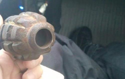 В Черкассах малолетний ребенок гулял по улице с гранатой.