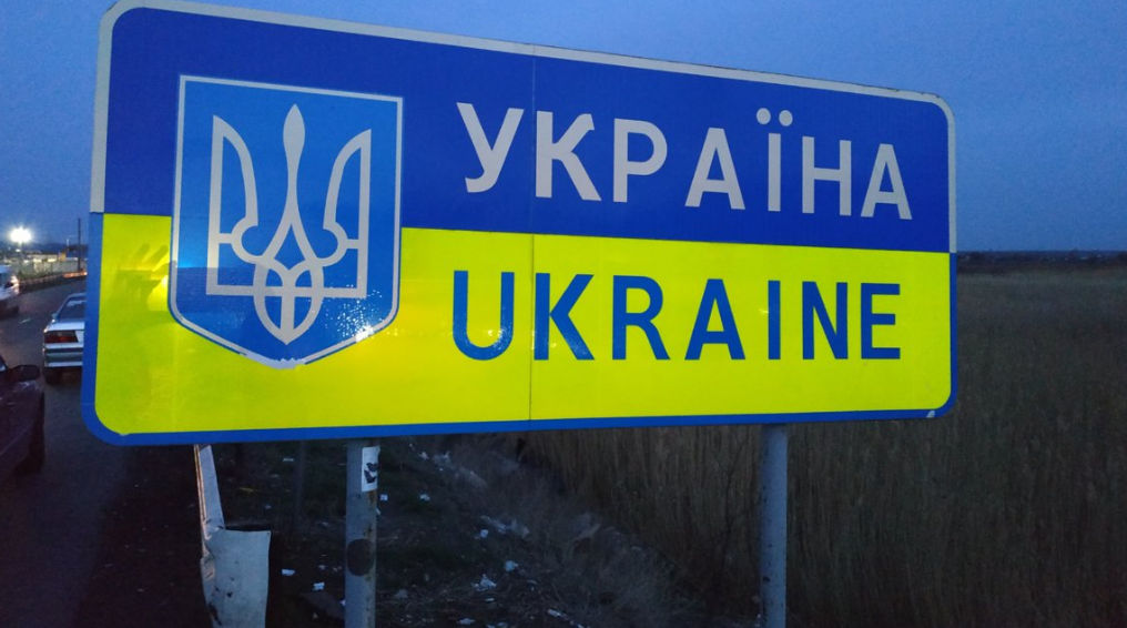 Полицейским удалось вернуть домой 13-летнюю беглянку из Украины.